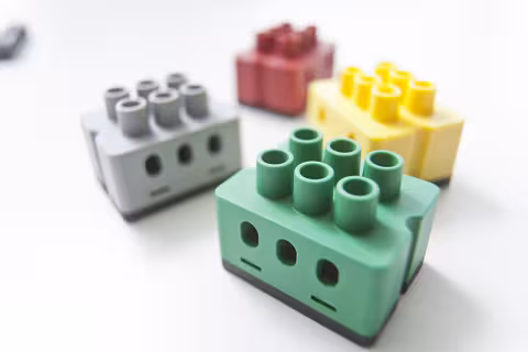 4 bunte Smart Home Steckmodule